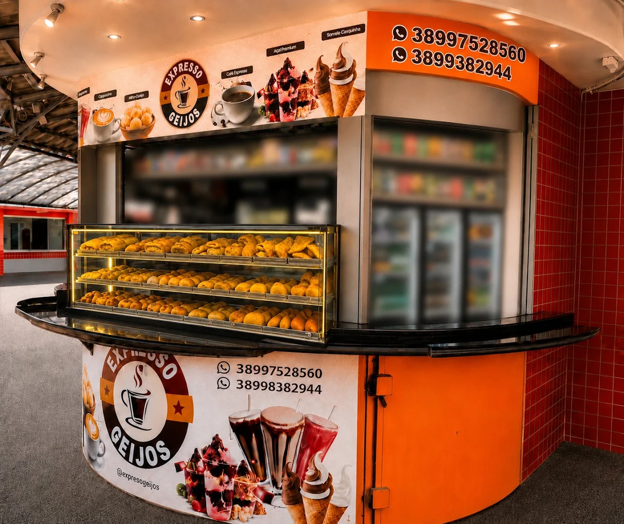 Quiosque Expresso Geijos com vitrine de salgados em João Pinheiro, MG
